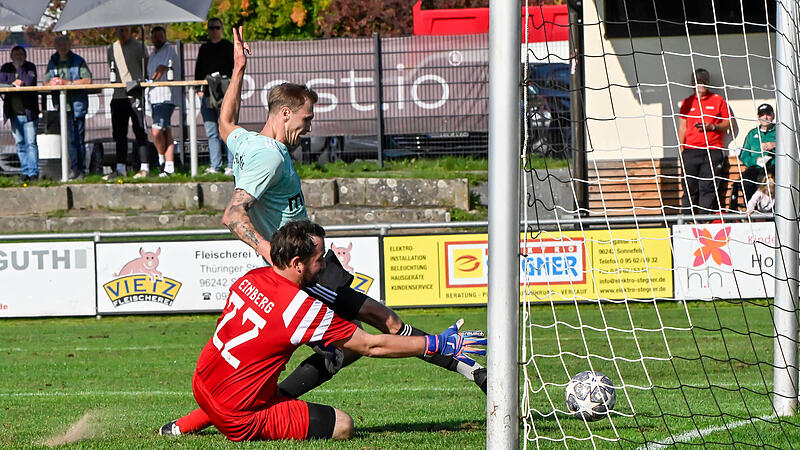 Sebastian Kunick netzt gegen den Einberger Torhüter Christian Heubner zum 1:1-Ausgleich ein. Sebastian Kunick netzt gegen den Einberger Torhüter Christian Heubner zum 1:1-Ausgleich ein.