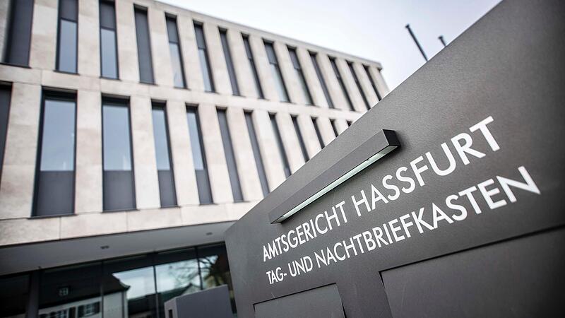 Ein Angeklagter, zwei Tatvorwürfe: Diese Konstellation nimmt eine überraschende Wendung im Amtsgericht Haßfurt (Foto). Ein Angeklagter, zwei Tatvorwürfe: Diese Konstellation nimmt eine überraschende Wendung im Amtsgericht Haßfurt (Foto).