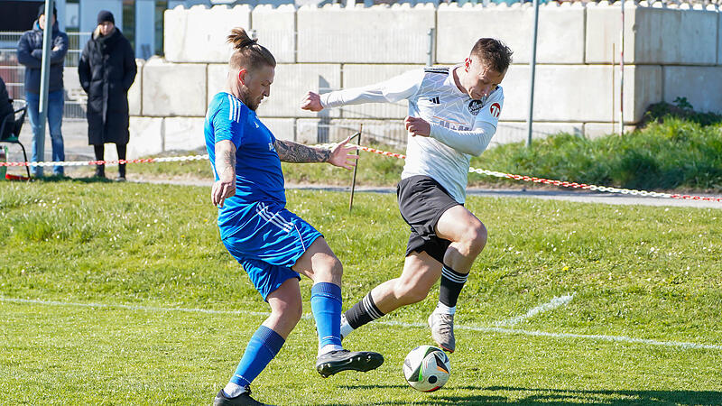 Es läuft aktuell nicht für Benjamin Kraußer und den TSV Meeder. Meeder spielte nur 2:2 gegen Pfarrweisach, Kraußer sah in der Nachspielzeit Rot.