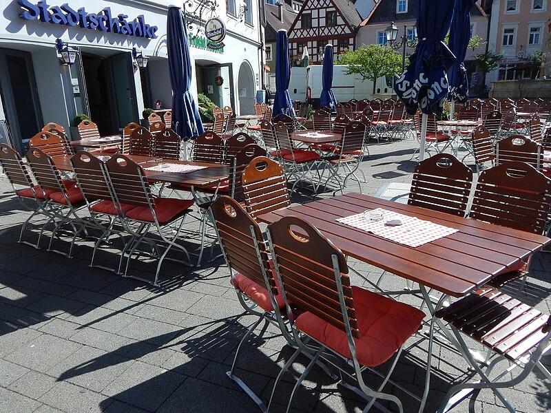 Die "Stadtschänke" (Bild) gehört zu den Gaststätten, die zeitnah öffnen wollen, wenn es das Wetter zulässt. Noch wird bei den allermeisten Wirtshäusern der Außenbereich aber nicht bestuhlt.