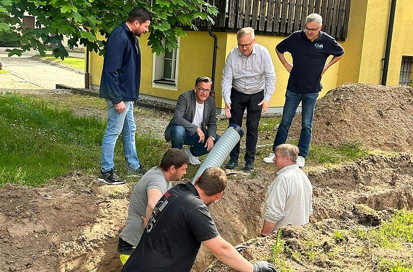 Die katholische Kirche machte in Adelsdorf den Anfang: Nun sollen weitere Anwesen an die Nahw&auml;rme angeschlossen werden.