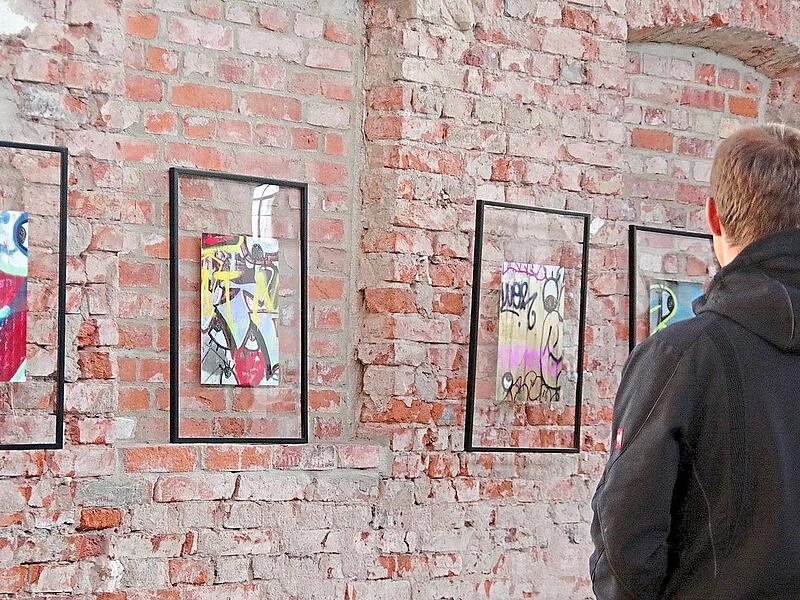 Im vergangenen Jahr hatte die Kunstbruch Ausstellung in der K&uuml;hnlenzpassage das Motto &bdquo;Ich sehe was was du nicht siehst&ldquo;.&rdquo;Heike Sch&uuml;lein