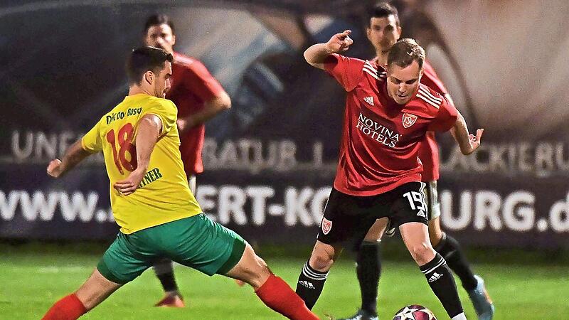 F&uuml;nfte Pleite in Serie: Die DJK Don Bosco Bamberg um Julian Baumg&auml;rtner (l.) hat in der Bayernliga am Freitagabend mit 1:2 beim TSV Kornburg verloren.