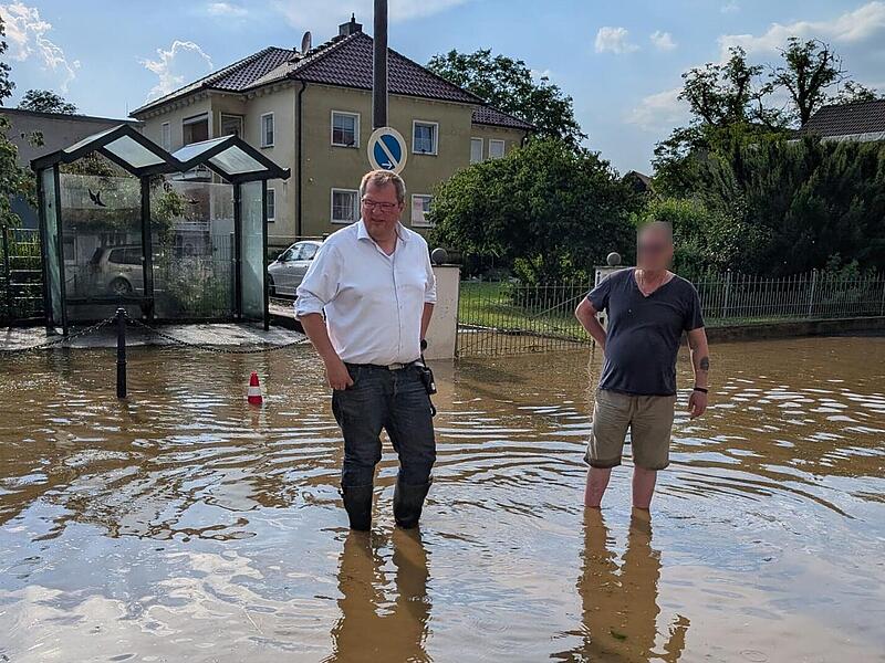 Memmelsdorf k&auml;mpft gegen Unwetterfolgen: Nachbarn helfen zusammen