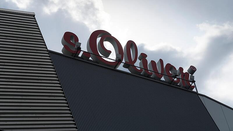 Der Modekonzern s.Oliver mit Sitz in Rottendorf bei Würzburg legte für 2022 schlechte Zahlen vor. Das Unternehmen spricht jedoch schon für 2023 von einer Trendwende. Der Modekonzern s.Oliver mit Sitz in Rottendorf bei Würzburg legte für 2022 schlechte Zahlen vor. Das Unternehmen spricht jedoch schon für 2023 von einer Trendwende.