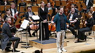 Tobias Krell („Checker Tobi“) führte durch das Familienkonzert der Bamberger Symphoniker.,