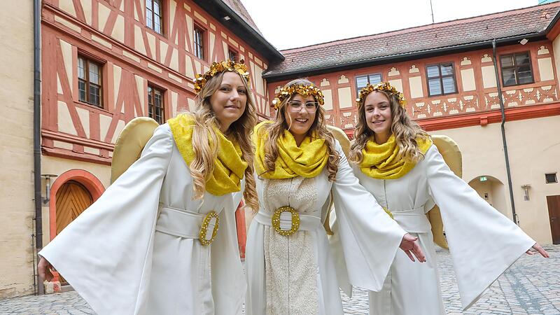 Forchheim hat wieder seine drei Weihnachtsengel: Leonie Müller, Jana Dötzer und Hannah Stöhr (von links).Forchheim & Fränkische Schweiz