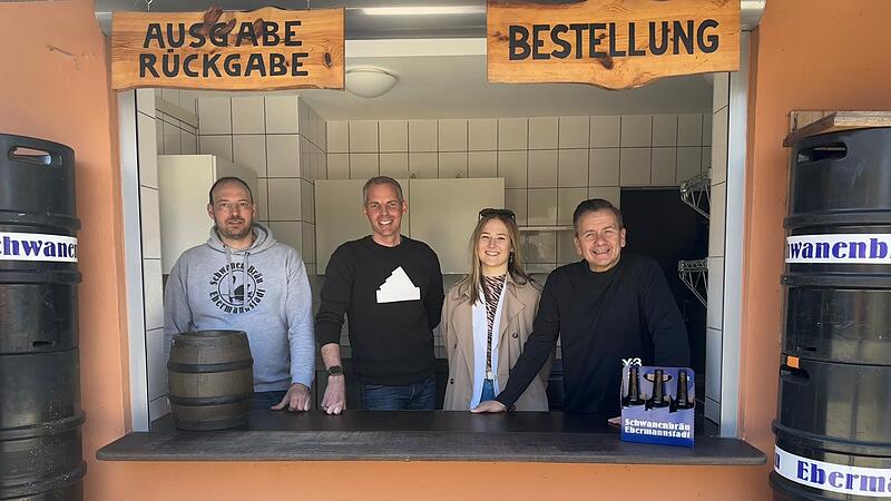 Brauer Johannes Dotterweich, Chef des Food-Teams Bastian R&ouml;&szlig;ler, Projektmanagerin Kyra Klauer und Gesch&auml;ftsf&uuml;hrer Thomas Merz freuen sich auf die anstehende Saison.