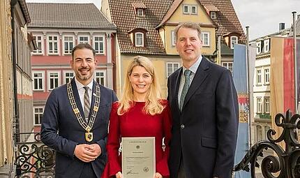 Prinzessin Kelly Kelly Prinzessin von Sachsen-Coburg und Gotha mit ihrem Mann Hubertus Prinz von Sachsen-Coburg und Gotha (rechts) sowie Coburgs Drittem Bürgermeister Can Aydin