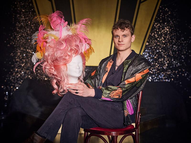 Johannes Hegemann spielt Olivia Jones