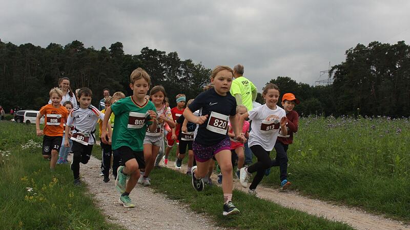 Früh übt sich: Die Kinder der  U8 starten in Möhrendorf zu ihrem Rennen über einen Kilometer.