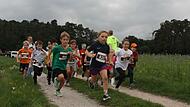 Früh übt sich: Die Kinder der  U8 starten in Möhrendorf zu ihrem Rennen über einen Kilometer.