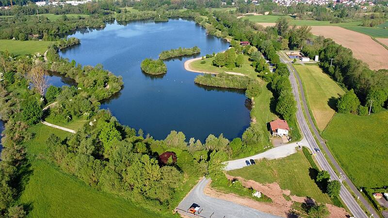 Im Rudufersee zwischen Michelau und Schwürbitz sind Blaualgen entdeckt worden. Im Rudufersee zwischen Michelau und Schwürbitz sind Blaualgen entdeckt worden.