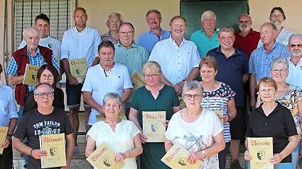 Diese Frauen und M&auml;nner halten ihrem Verein schon seit 40 oder 50 Jahren die Treue. Bei einem besonderen Ehrungstag erhielten sie ihre Auszeichnungen vom Verein.