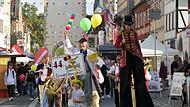 Immer wieder schön, und man fragt sich, wie machen die das nur, die Haßfurter? Mit einem Festzug wurde das 44. Haßfurter Straßenfest eröffnet. Immer wieder schön, und man fragt sich, wie machen die das nur, die Haßfurter? Mit einem Festzug wurde das 44. Haßfurter Straßenfest eröffnet.