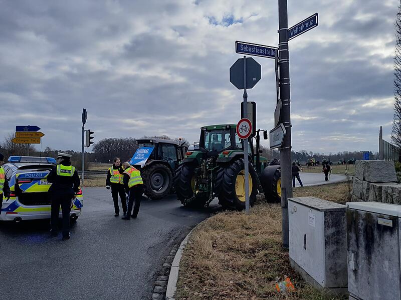 Blockade Bauern Auffahrt Tennenlohe