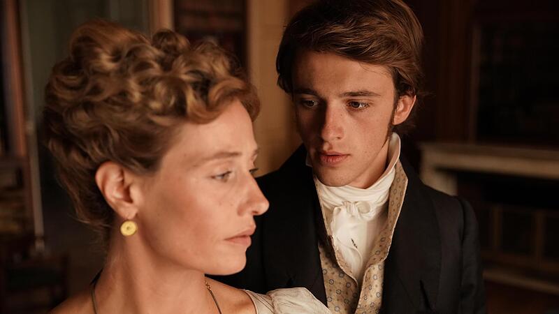 Louise (Cécile de France) und Lucien Chardon (Benjamin Voisin) Louise (Cécile de France) und Lucien Chardon (Benjamin Voisin)