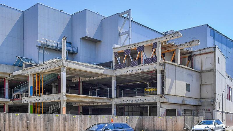 Vor einem halben Jahr wurden die Abbrucharbeiten gestoppt &ndash; jetzt soll es an der Ludwigstra&szlig;e wieder weitergehen.