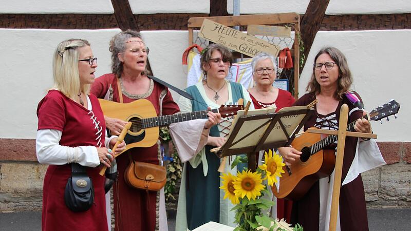 Auch die „Troubadours“ aus Fuchsstadt feierten mit. Auch die „Troubadours“ aus Fuchsstadt feierten mit.