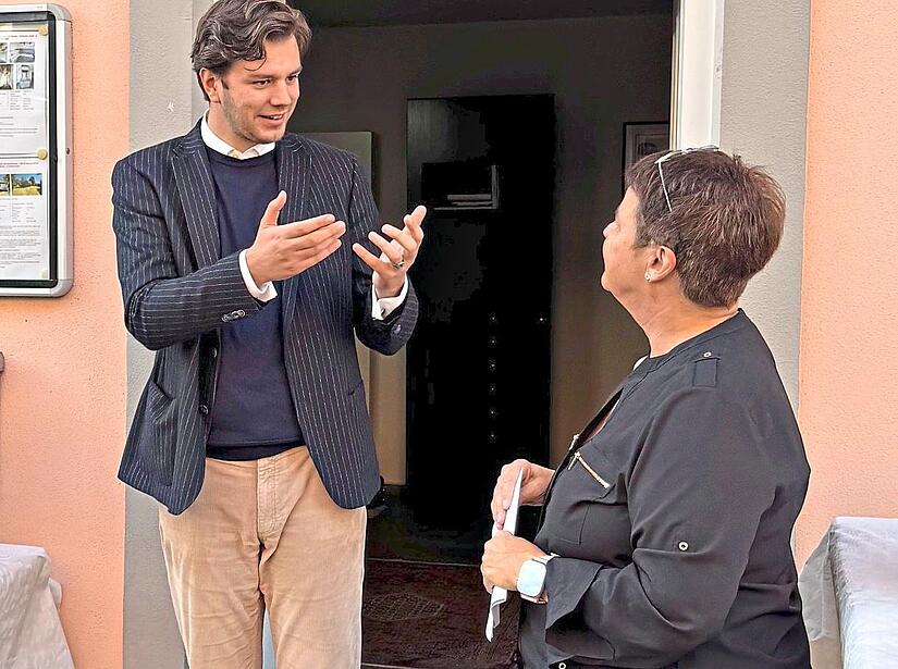 Julius von Witzleben &uuml;bernimmt Krapf Immobilien von Andrea Krapf in H&ouml;chstadt.