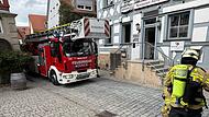 Die Forchheimer Feuerwehr im Einsatz: In der K&uuml;che des Akropolis hatte ein Fettbrand eine Verpuffung ausgel&ouml;st. Eine Person schwebte in Lebensgefahr.
