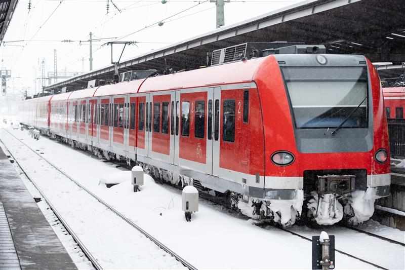 Symbolbild Zug SchneeForchheim & Fränkische Schweiz An der Gräfenbergbahn zwischen Nürnberg und Gräfenberg kommt es immer wieder zu Störungen. Doch die Bahn will daran arbeiten.