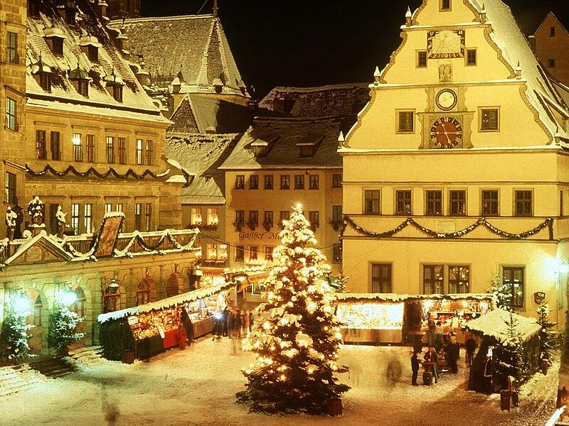 Der Reiterlesmarkt in Rothenburger ob der Tauber begeistert mit seiner romantischen Atmosphäre, wie hier im Jahr 2006. Der Reiterlesmarkt in Rothenburger ob der Tauber begeistert mit seiner romantischen Atmosphäre, wie hier im Jahr 2006. 