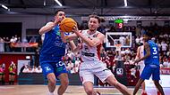 Der Ex-Bamberger Joanic Grüttner Bacoul (r.), hier im Duell mit dem Karlsruher Lorenzo Cugini, führt das Team der Artland Dragons als Kapitän an.