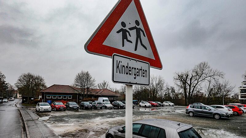 Derzeit ist am Ochsenanger in Gaustadt noch ein gro&szlig;er kostenloser Parkplatz, dieser soll aber einem Kindergarten und Wohnungen mit nur wenigen Stellpl&auml;tzen weichen - das Projekt setzt st&auml;rker aufs Fahrrad.