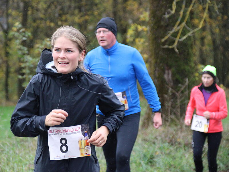38. Frankenwaldlauf der LG LudwigschorgastTrotz nasskaltem Herbstwetter lie&szlig;en sich die Sportler den Spa&szlig;  beim 38. Frankenwaldlauf der LG Ludwigschorgast nicht vermiesen.