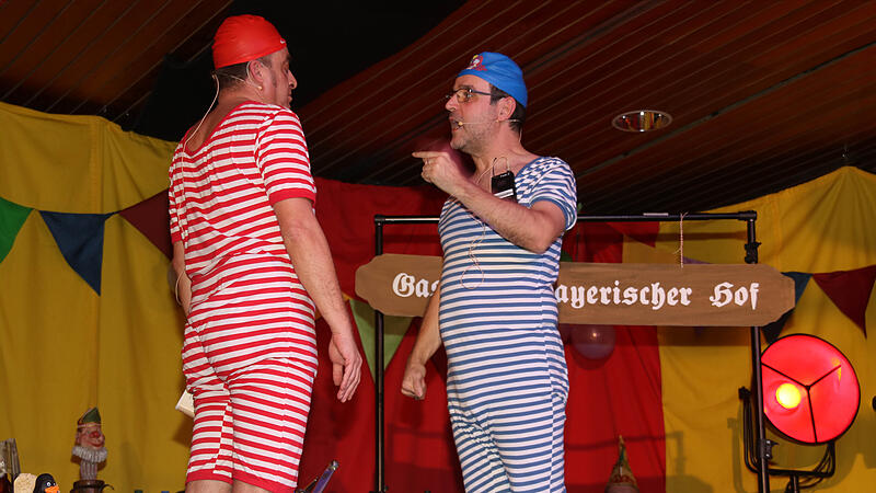 Zwei in einer Wanne im bayerischen Hof. Wolfgang Joa und Oliver Schikora hatten sogar eine Ente dabei.