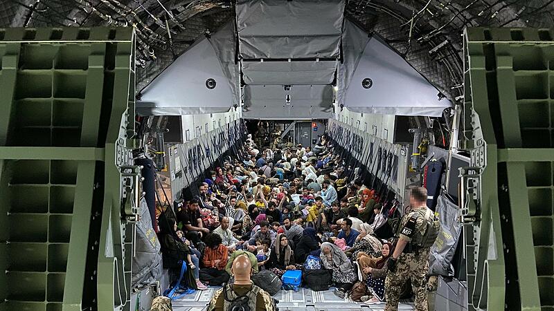 Tausende Afghaninnen und Afghanen sind in den vergangenen Wochen aus ihrem Heimatland gefl&uuml;chtet.