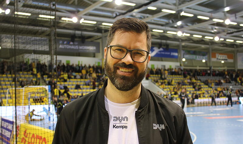 Auch im Handball ist er zuhause: Der fränkische Sportkommentator Tobias Schimon. Auch im Handball ist er zuhause: Der fränkische Sportkommentator Tobias Schimon.