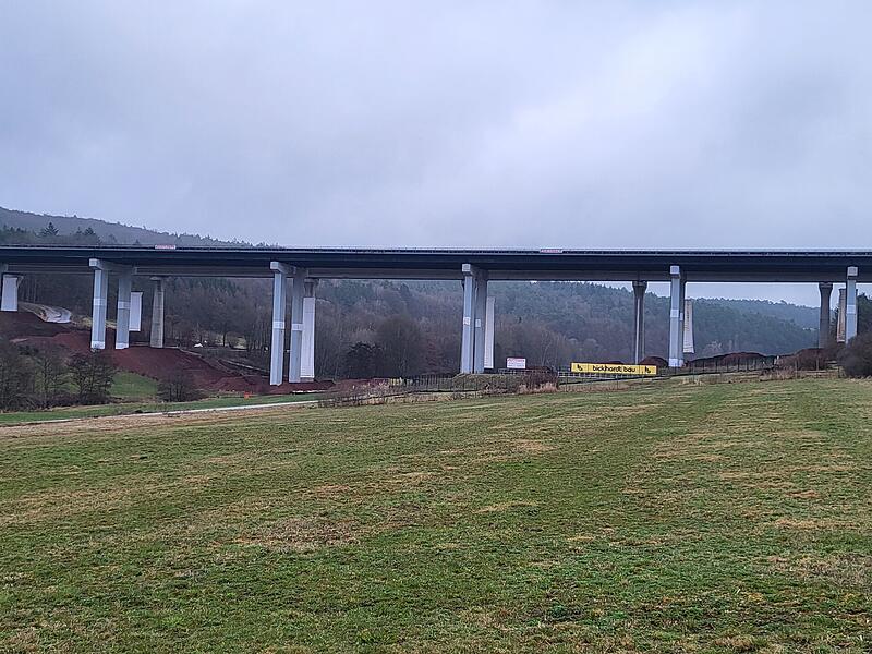 Die Sprengung der Thalaubachtalbr&uuml;cke bei Eichenzell