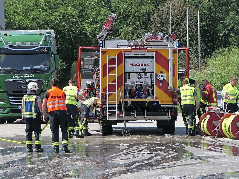 Rund 50 Einsatzkr&auml;fte r&uuml;ckten nach der vorsorglichen Alarmstufenerh&ouml;hung aus.