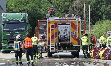 Rund 50 Einsatzkr&auml;fte r&uuml;ckten nach der vorsorglichen Alarmstufenerh&ouml;hung aus.