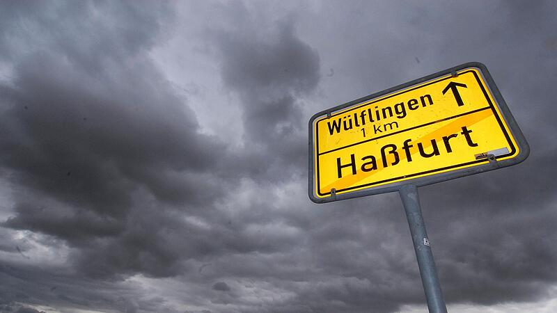 &Uuml;ber manchem Grundbesitzer im Baugebiet Osterfeld zwischen Ha&szlig;furt und W&uuml;lfingen dr&auml;uen dunkle Wolken: Grenz&uuml;berschreitungen nimmt die Stadt nicht hin.