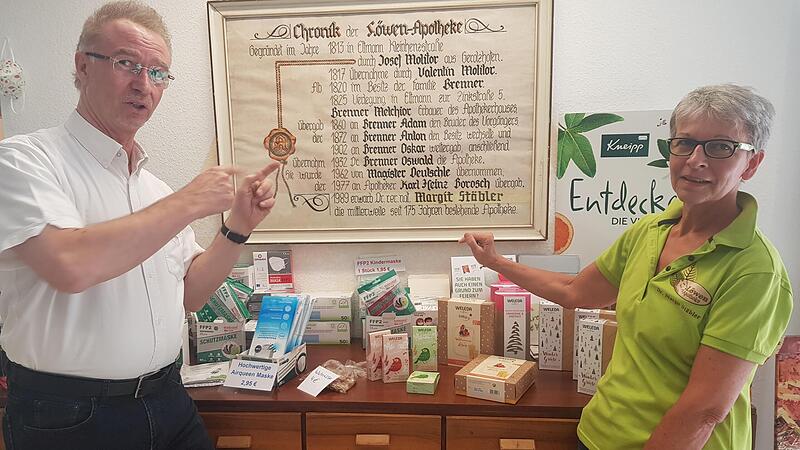 Stefan Schmitt, Inhaber der Marien-Apotheke, übernimmt die Löwen-Apotheke von Dr. Margit Stäbler. Stefan Schmitt, Inhaber der Marien-Apotheke, übernimmt die Löwen-Apotheke von Dr. Margit Stäbler.