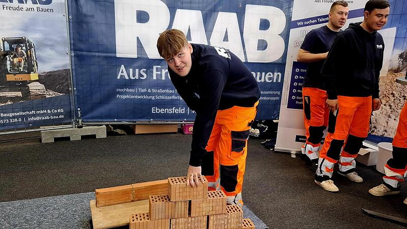 Hier kann man gleich mal richtig anpacken: Keine Probleme mit Auszubildenden hat Bauunternehmen Raab.