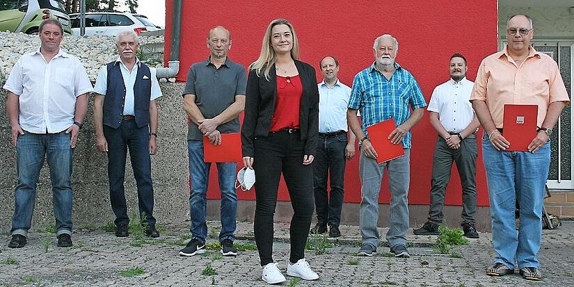 Der SPD-Ortsverein Gehülz hat gewählt und treue Mitglieder geehrt. Mit im Bild auch Bundestagskandidatin Ramona Brehm (vorne, Mitte) und Stadtverbandsvorsitzender Ralf Völkl (Fünfter von links)