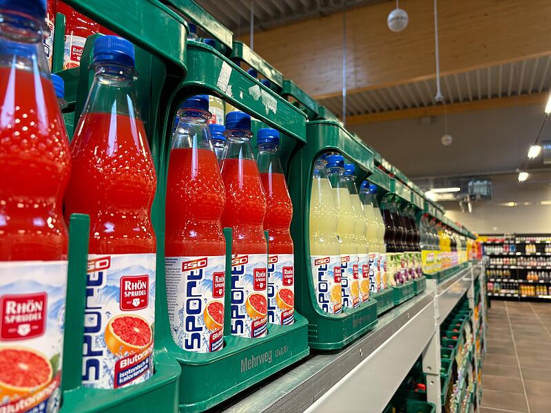 Die Getr&auml;nke-Auswahl umfasst rund 1000 Sorten Bier, Saft, Mineralwasser und Limonade.