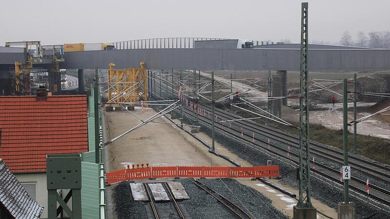 Bis auf ein kleines Stück bei Kemmern ist der Ausbau nördlich von Bamberg komplett. Bis auf ein kleines Stück bei Kemmern ist der Ausbau nördlich von Bamberg komplett.