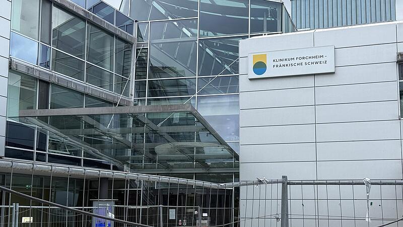 Die Stadt Forchheim will eigentlich noch dieses Jahr aus dem Klinikum Forchheim-Fr&auml;nkische Schweiz aussteigen. Jetzt dr&uuml;ckt aber der Landkreis auf die Bremse&nbsp;&ndash; er braucht daf&uuml;r mehr Zeit.