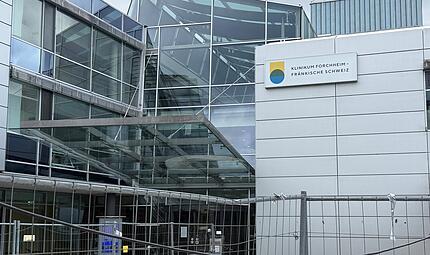 Die Stadt Forchheim will eigentlich noch dieses Jahr aus dem Klinikum Forchheim-Fr&auml;nkische Schweiz aussteigen. Jetzt dr&uuml;ckt aber der Landkreis auf die Bremse&nbsp;&ndash; er braucht daf&uuml;r mehr Zeit.