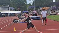 Felix Zehner vom TSV Bad Rodach beim Speerwurf bei den bayerischen Jugendmeisterschaften der Leichtathletik in Hösbach.