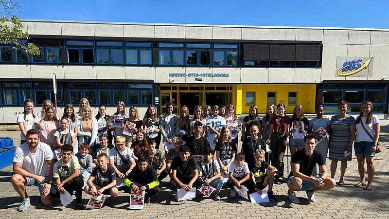 Erfolgreiche Leichtathleten und Schwimmer der Herzog-Otto-Mittelschule in Lichtenfels