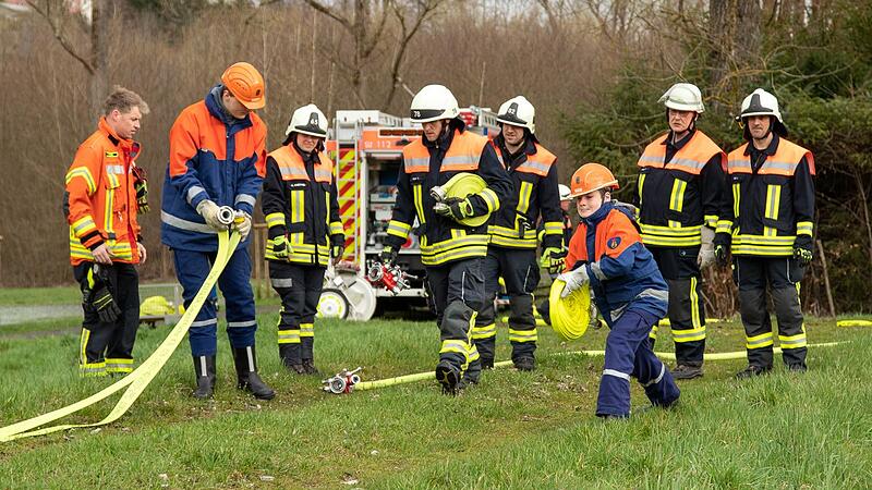 Die Feuerwehr Bad Br&uuml;ckenau hat sich bei einem eint&auml;gigen Seminar fit gemacht um Vegetationsbr&auml;nde   bek&auml;mpfen zu k&ouml;nnen.