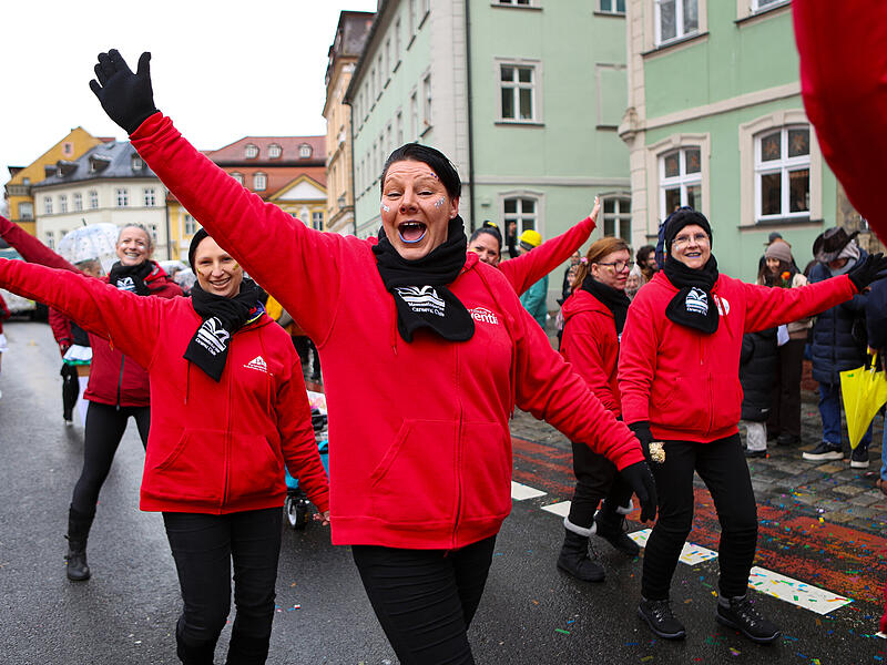 FaschingszugTausende Besucher beim gro&szlig;en Faschingsumzug in Bamberg
