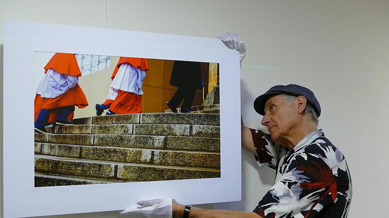 Uwe Gaasch wirft  nicht nur einen intimen Blick auf das Raumwunder Basilika, sondern fotografiert aus ungewöhnlicher Perspektive auch Menschen.