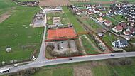 Rot gekennzeichnet ist der geplante Standort des Wohnbauprojektes in Eggolsheim.Forchheim & Fränkische Schweiz